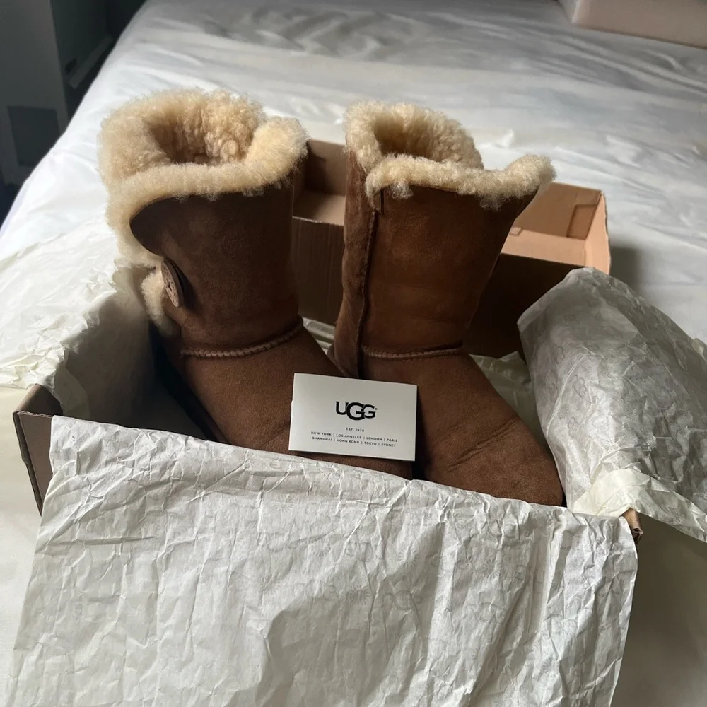 UGG CHESTNUT BAILEY BUTTON II - Picture 3 of 6